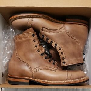 New In Box Brown Mens 8.5D White's Boots